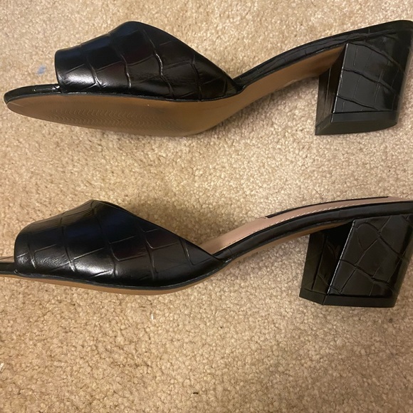 Steven by Steve Madden slip on/mule size 8 1/2 croc embossed leather. - Picture 2 of 5